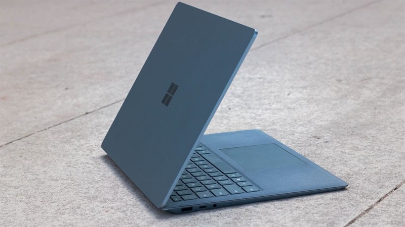 Top 10 Laptop tốt nhất dành cho người làm công việc hỗ trợ kỹ thuật viên từ xa 32 Microsoft Surface Laptop 4 02