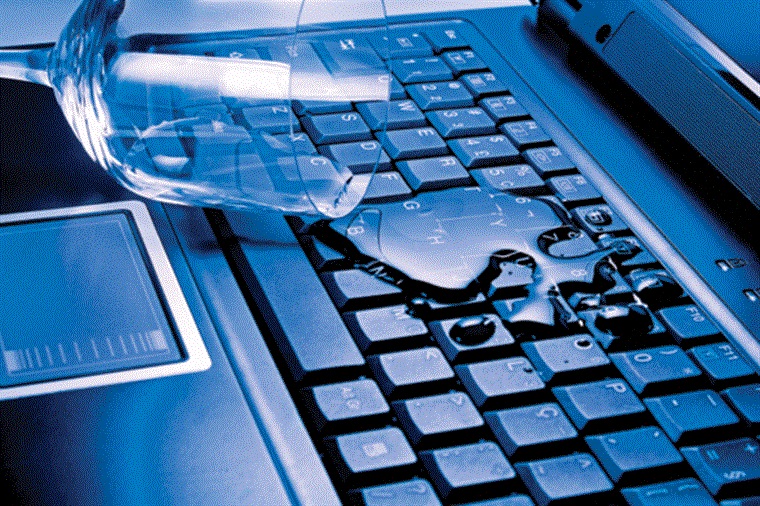Hướng dẫn cách xử lý khi laptop bị vô nước đúng cách an toàn 2 Nguyen nhan gay ra su co vo nuoc o laptop
