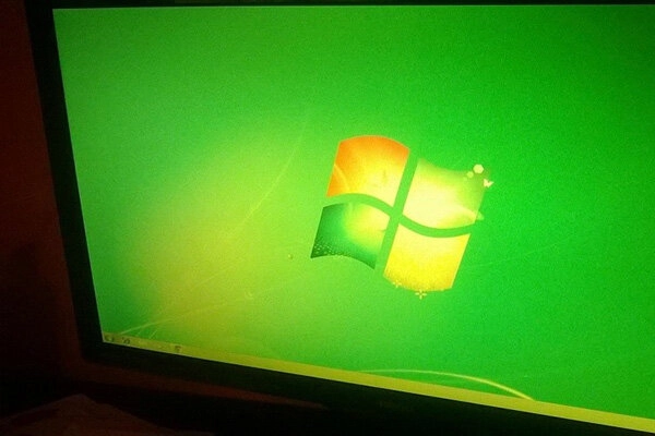 Nguyên nhân và cách khắc phục đốm sáng màn hình laptop 17 Su dung lau dai hoac lao hoa man hinh