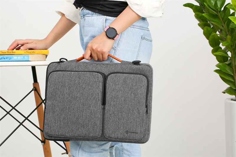 Cách xử lý viền màn hình laptop bị hở hiệu quả 12 Su dung tui chong soc khi di chuyen