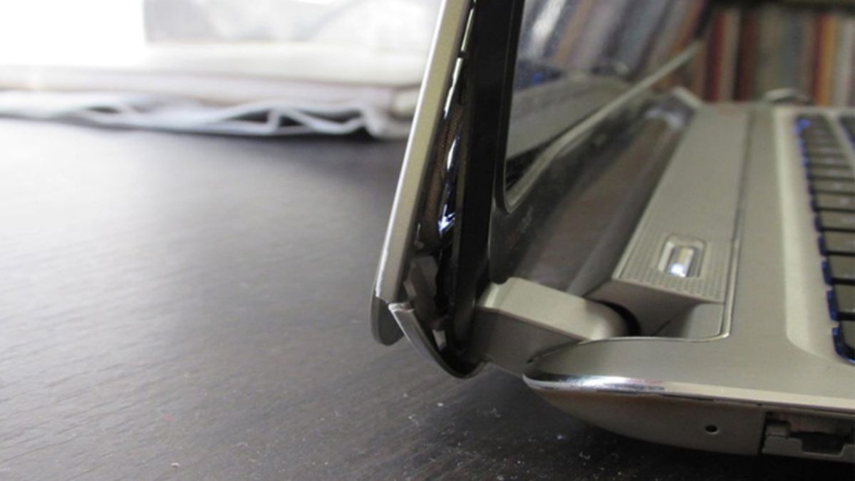 Cách xử lý viền màn hình laptop bị hở hiệu quả 4 Tac dong vat ly