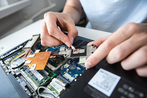 Hướng dẫn cách xử lý khi laptop bị vô nước đúng cách an toàn 5 Thao cac bo phan co the thao roi