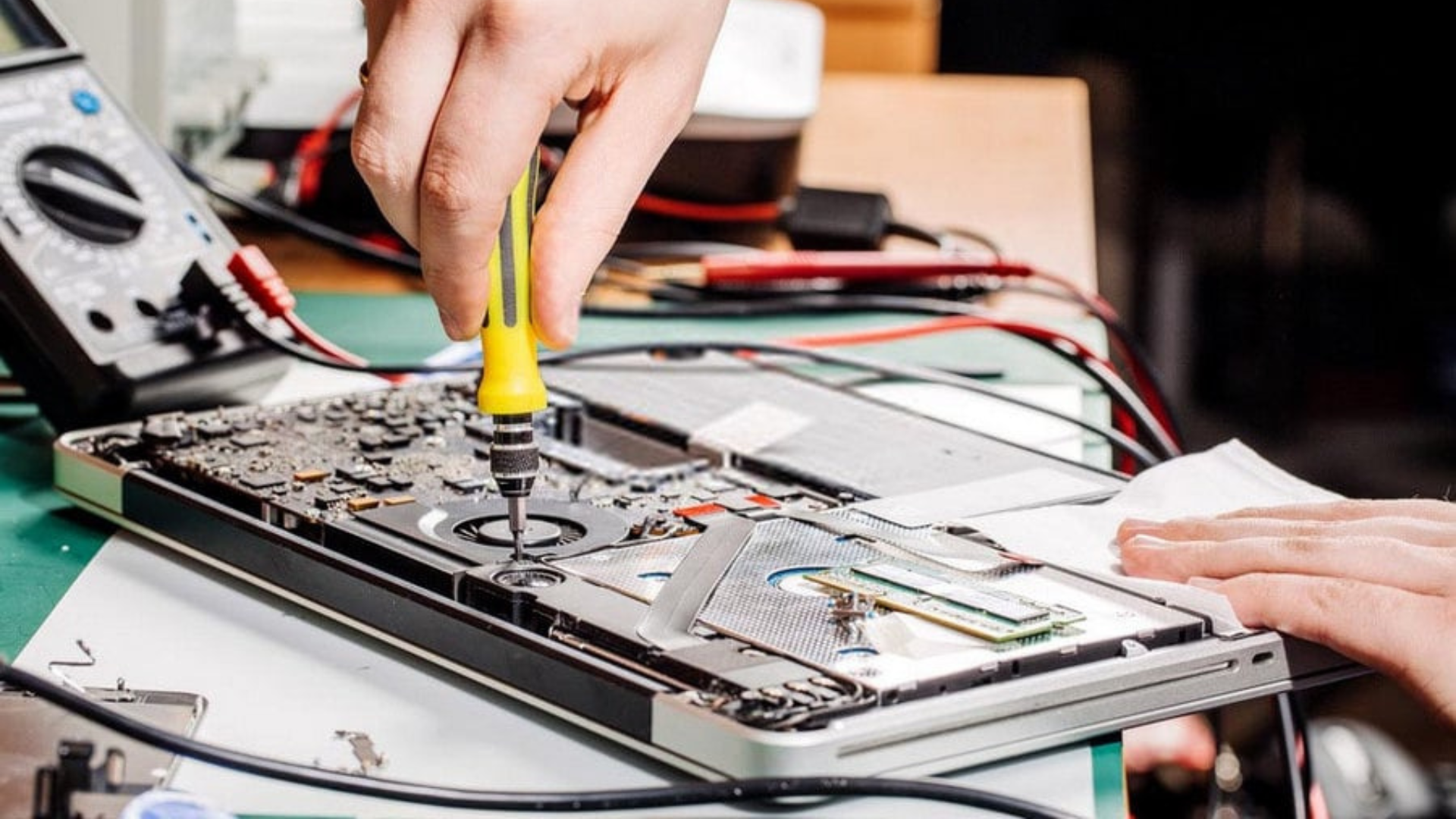 Hướng dẫn sửa lỗi laptop lên màn hình nhưng không chạy 27 Thay the hoac sua chua phan cung