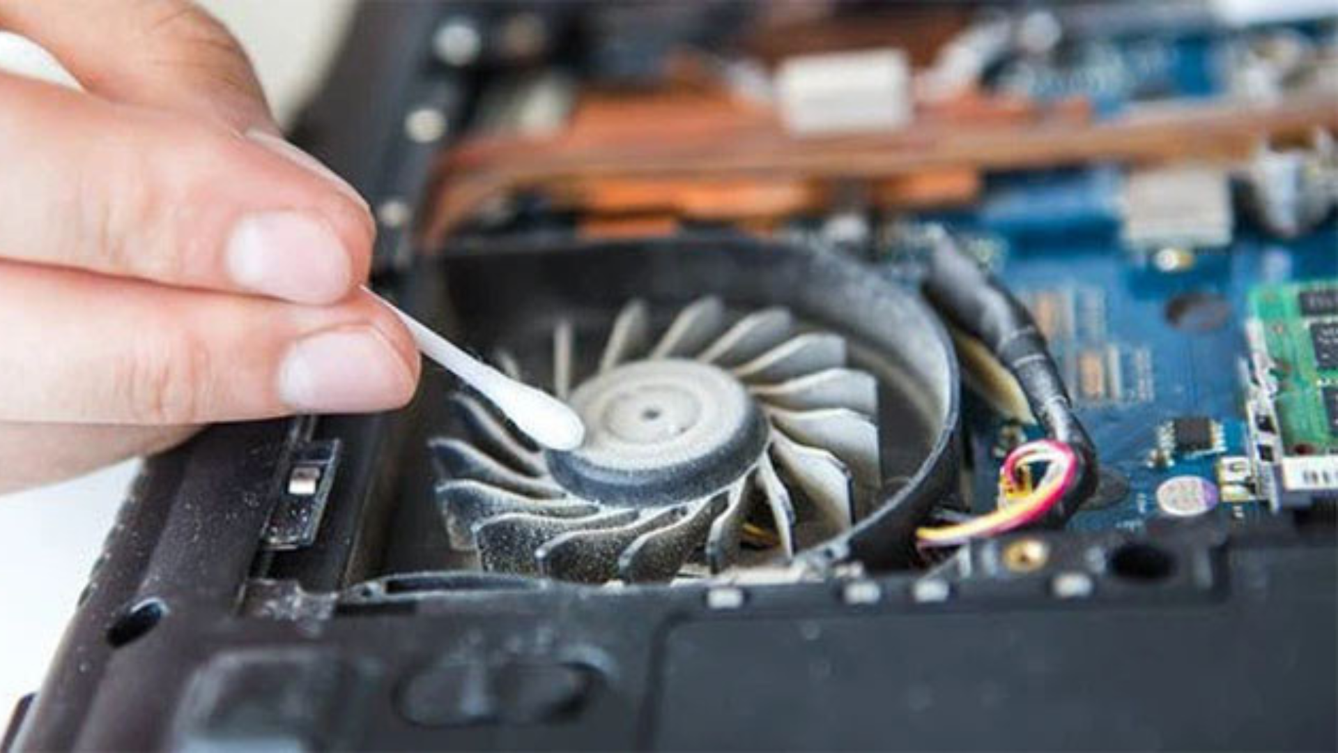 Ve sinh khe tan nhiet va quat laptop