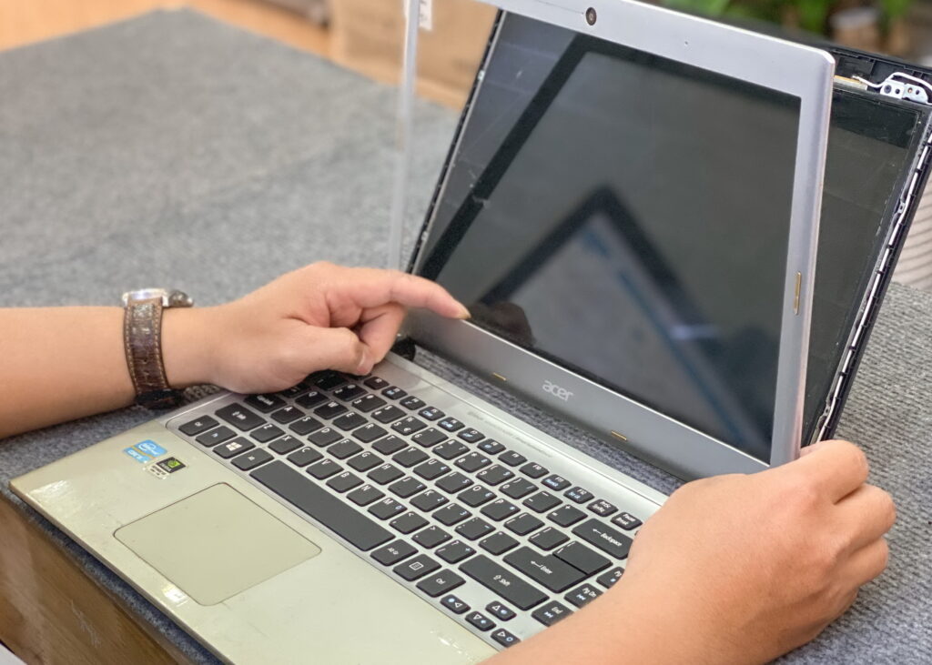 Hướng dẫn sửa lỗi màn hình laptop bị lưu điểm ảnh hiệu quả 12 thay man hinh laptop