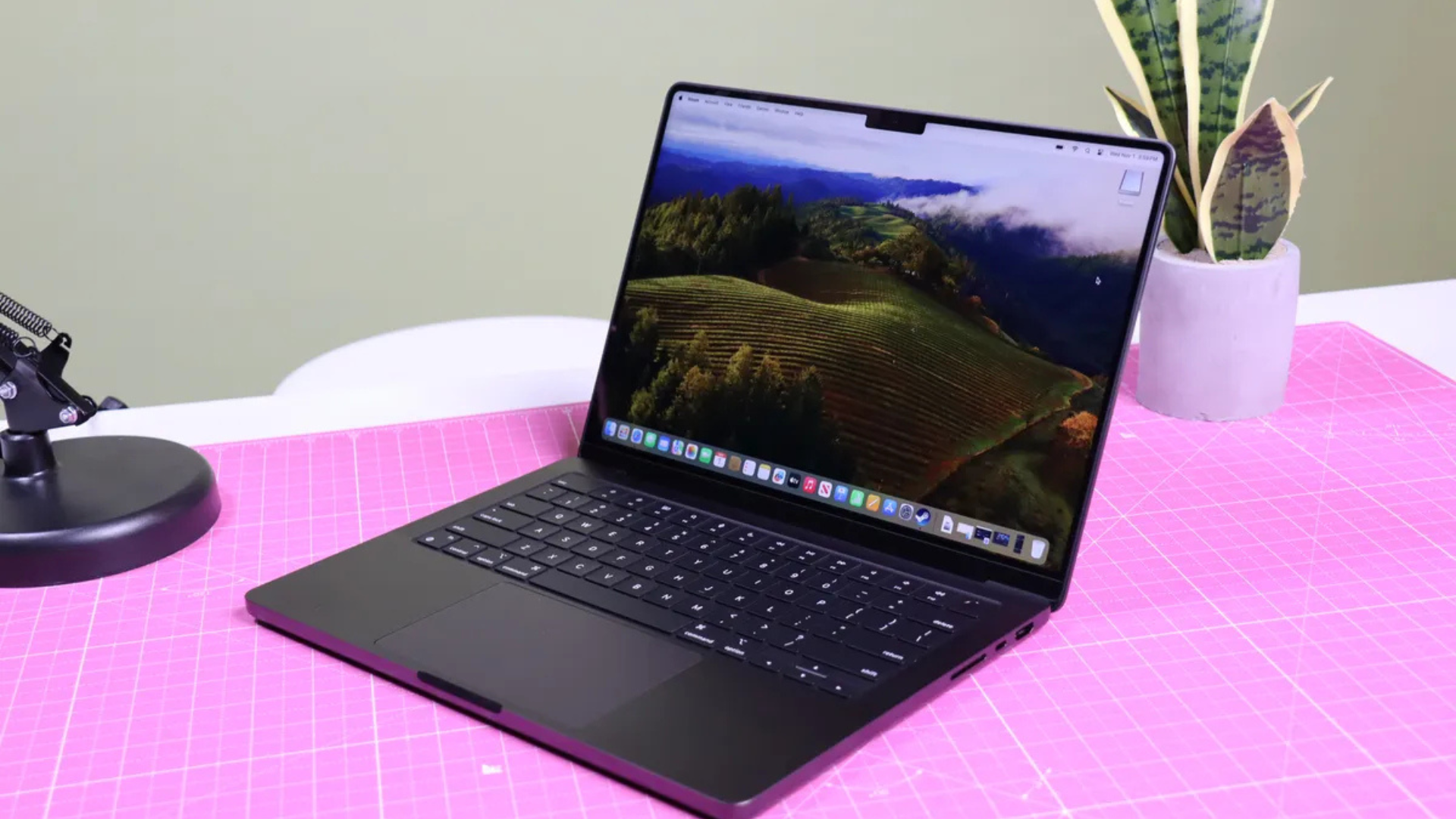 Laptop nào tốt nhất cho dân IT (lập trình viên)? Top 5 laptop đáng mua nhất 2025 27 Apple MacBook Pro 14 inch M3
