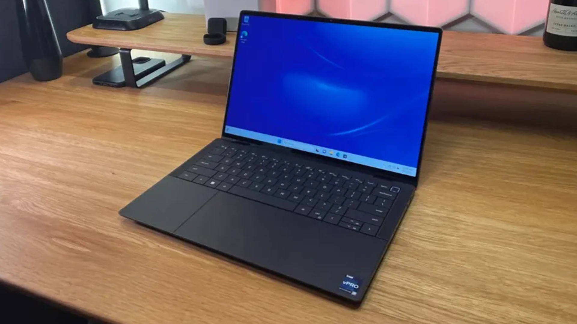 Những mẫu laptop 14 inch tốt nhất năm 2024: lựa chọn hàng đầu cho máy tính siêu di động 14 Dell Latitude 9440 2in1