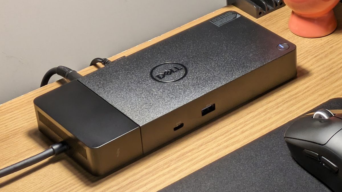 Dell Thunderbolt Dock WD22TB4 04