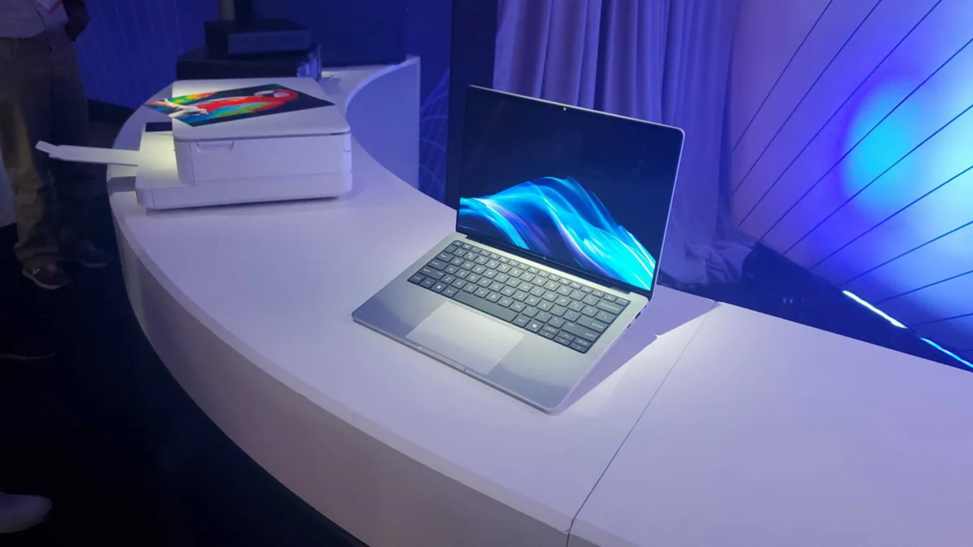 HP EliteBook X 6
