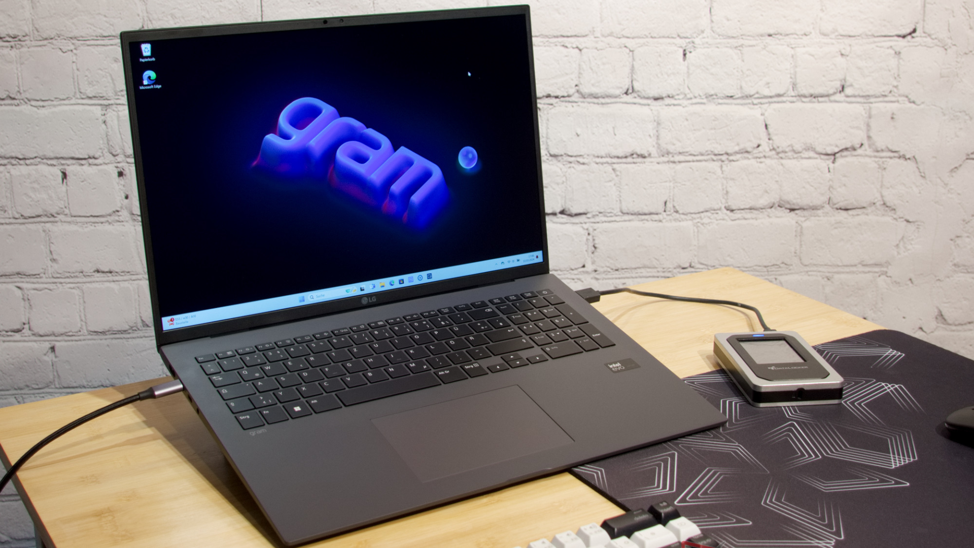 Đánh giá LG Gram 17 (2024): Liệu sự kết hợp giữa kích thước và tính di động thì có hoàn hảo? 16 LG Gram 17 20241