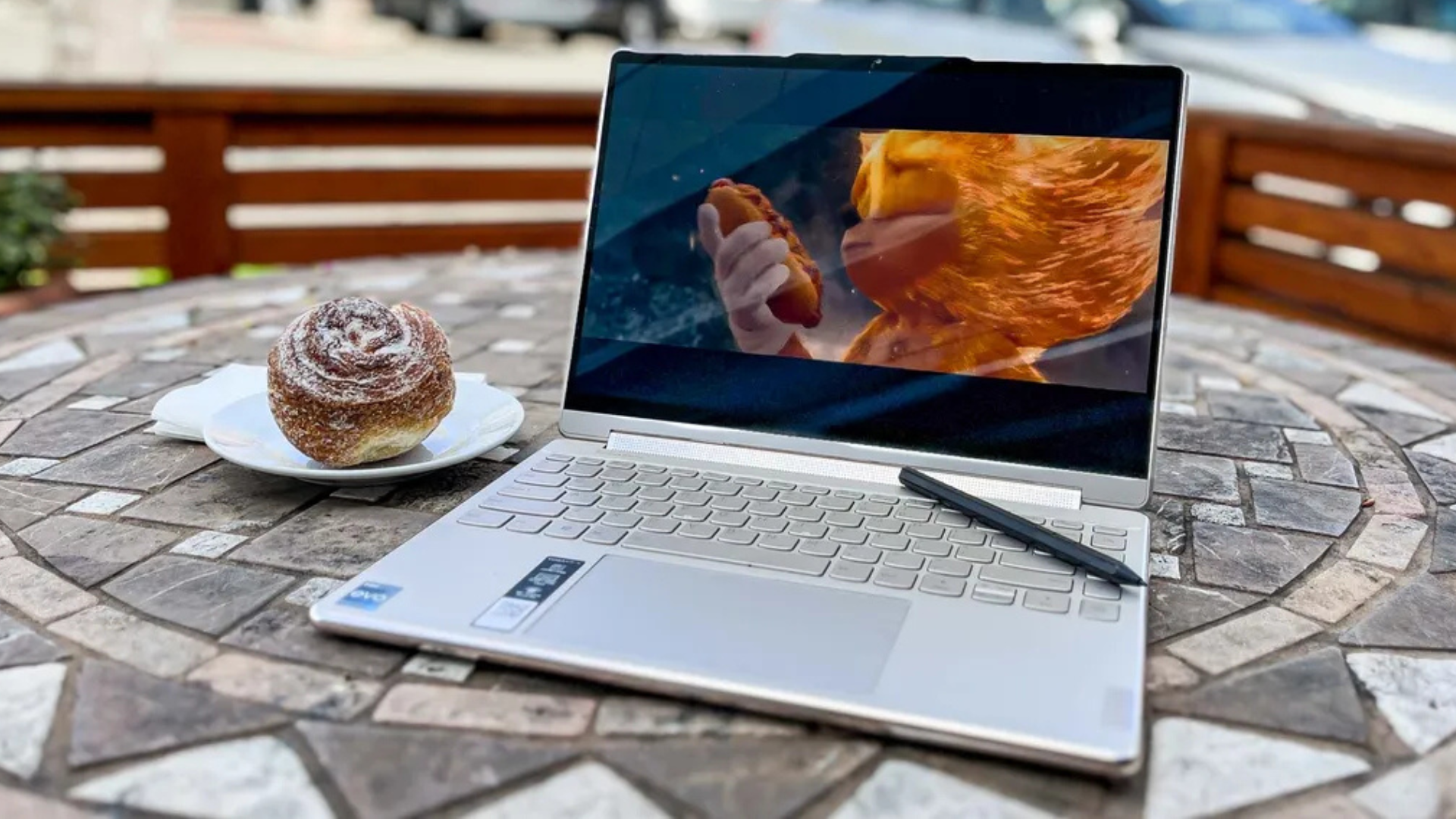 Điểm danh những chiếc laptop màn hình cảm ứng xuất sắc nhất năm 2024 12 Lenovo Yoga 9i Gen 8 1