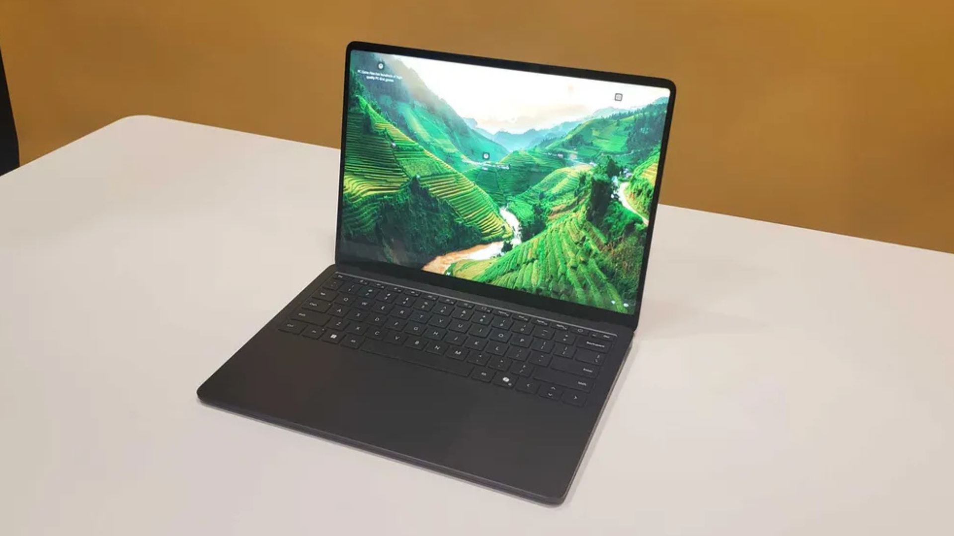 Những mẫu laptop 14 inch tốt nhất năm 2024: lựa chọn hàng đầu cho máy tính siêu di động 10 Microsoft Surface Laptop 7