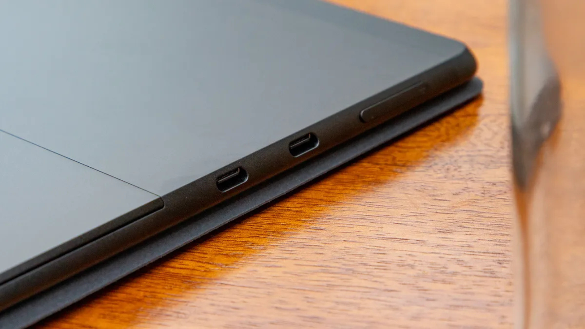 Trải nghiệm Microsoft Surface Pro X: hiệu năng, thiết kế và những điều cần biết 16 Microsoft Surface Pro X Thiet ke 2