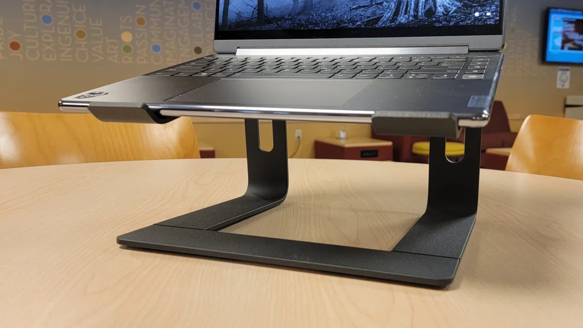 Những giá đỡ laptop tốt nhất năm 2024: lựa chọn hàng đầu dành cho bạn. 23 SOUNDANCE Laptop Stand