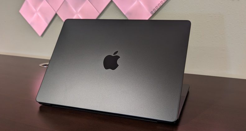 Microsoft Surface Laptop Studio 2 vs. Apple MacBook Pro: Lựa chọn nào tốt nhất cho các chuyên gia sáng tạo nội dung? 18 06VYheCfBReuVrLWnRwW4vG 11.fit lim.size 961x 1 e1732511093816
