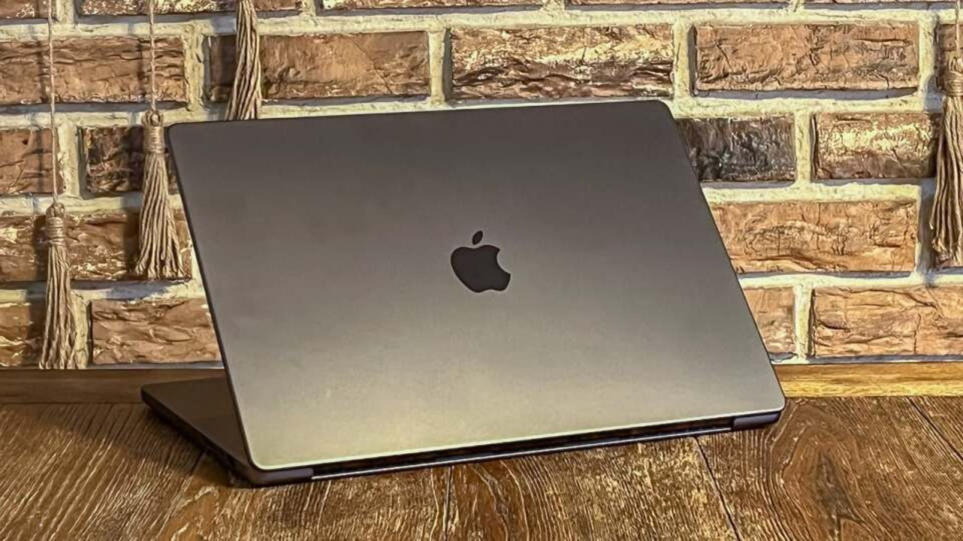 So sánh MacBook Pro 14 inch và MacBook Pro 16-Inch: Nên chọn laptop Apple M4 nào? 6 1 28