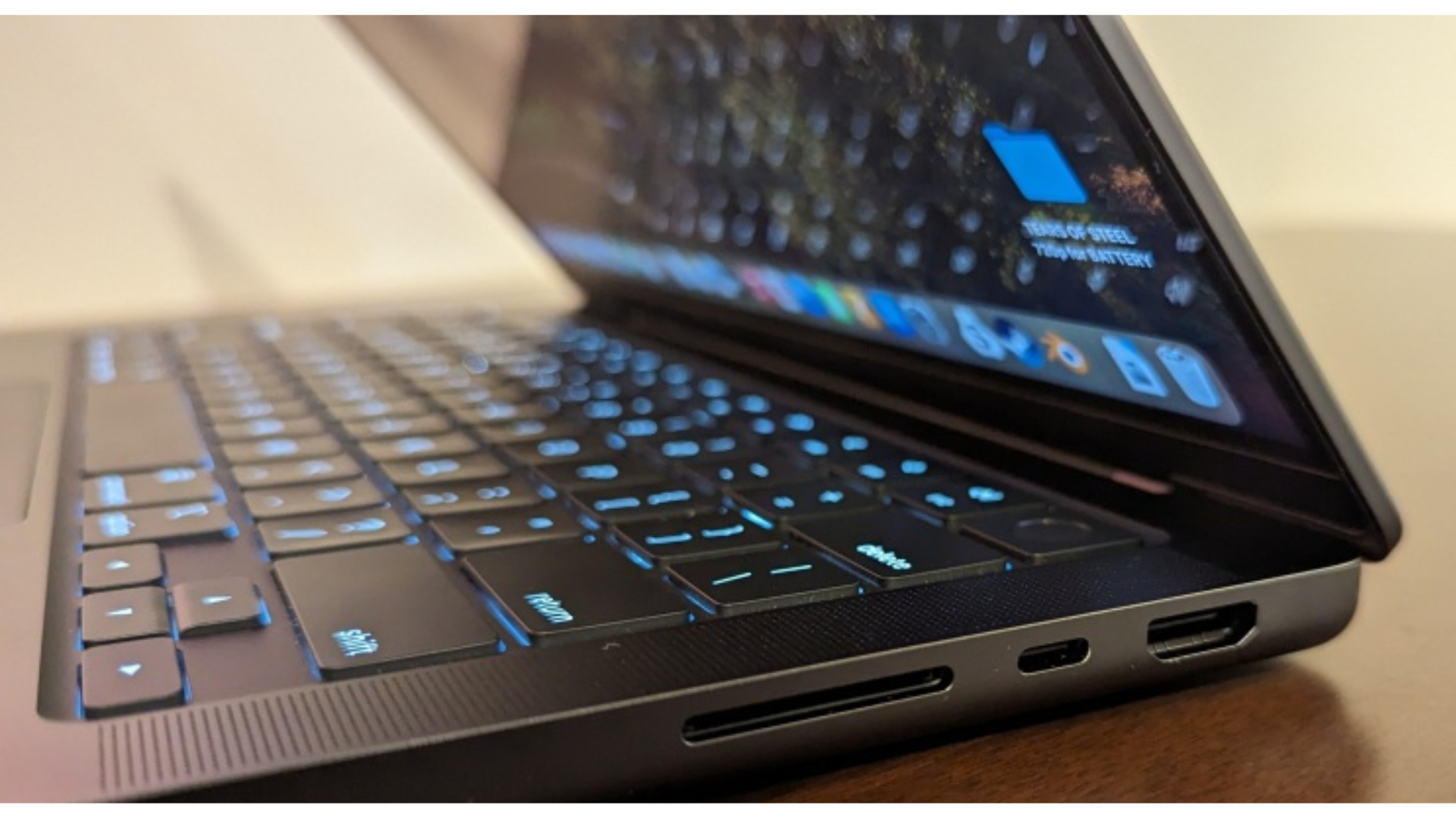Microsoft Surface Laptop Studio 2 vs. Apple MacBook Pro: Lựa chọn nào tốt nhất cho các chuyên gia sáng tạo nội dung? 15 6 19