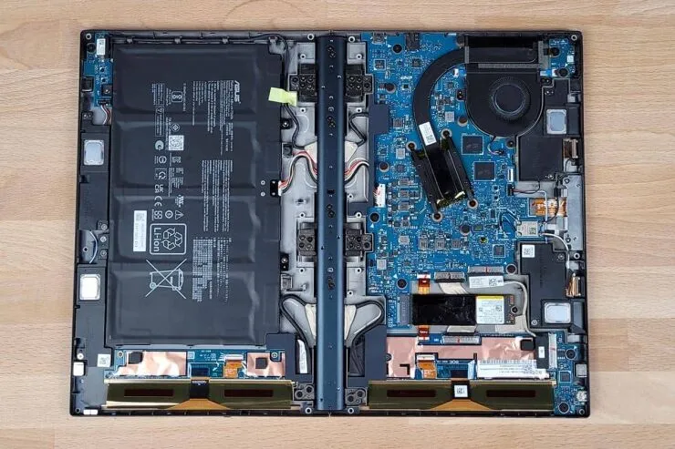 ASUS Zenbook 17 Fold OLED 02