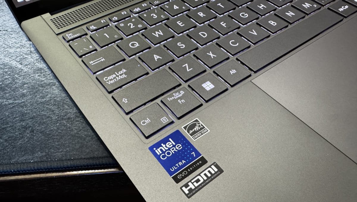 ASUS Zenbook S 14 UX5406SA: Siêu phẩm laptop với sức mạnh từ chip Intel Lunar Lake thế hệ mới 35 ASUS Zenbook S 14 UX5406SA 13 e1732946251364