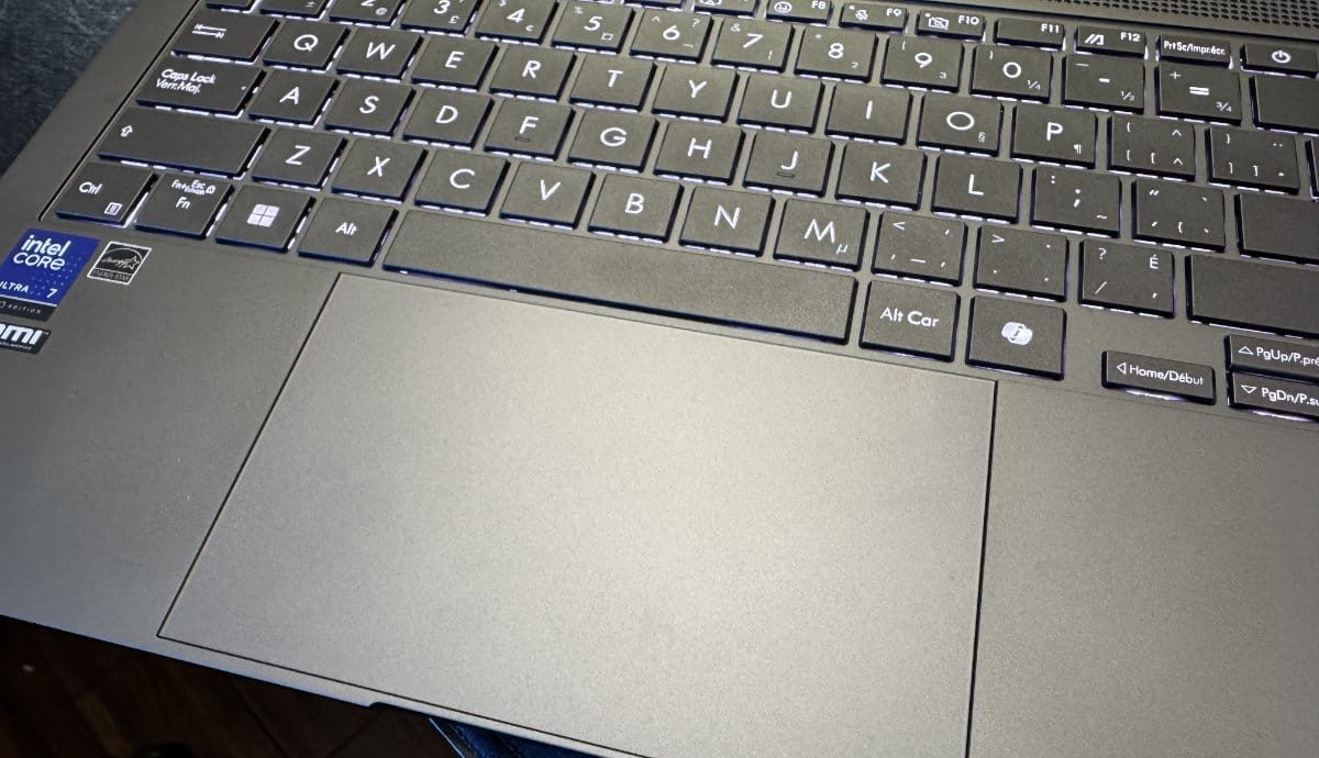 ASUS Zenbook S 14 UX5406SA: Siêu phẩm laptop với sức mạnh từ chip Intel Lunar Lake thế hệ mới 36 ASUS Zenbook S 14 UX5406SA 14 e1732946296623