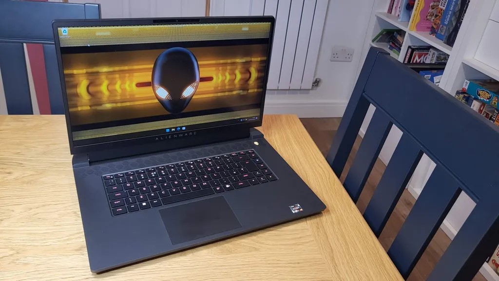 Những laptop Windows xuất sắc nhất năm 2024 - Hiệu năng đỉnh cao, lựa chọn hoàn hảo 12 Alienware m17 R5 AMD Advantage