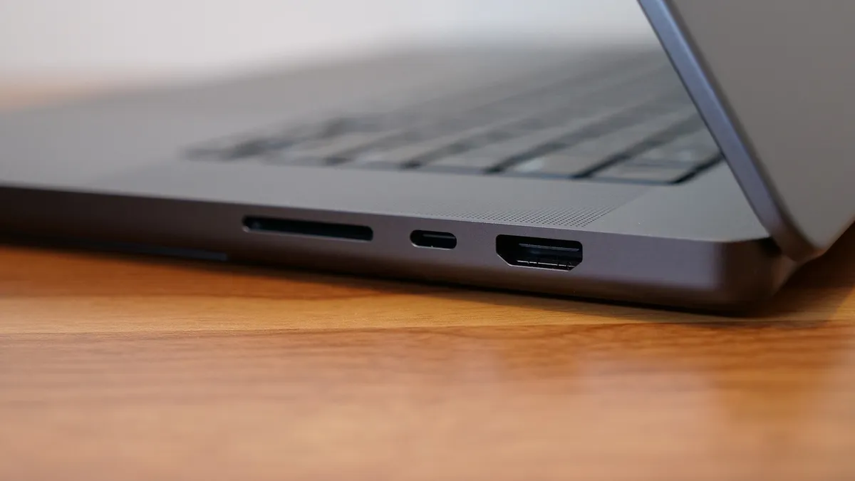 Apple MacBook Pro 16 inch M4 Pro 2024 04