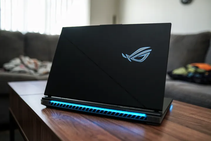 Asus ROG Strix Scar 18 02