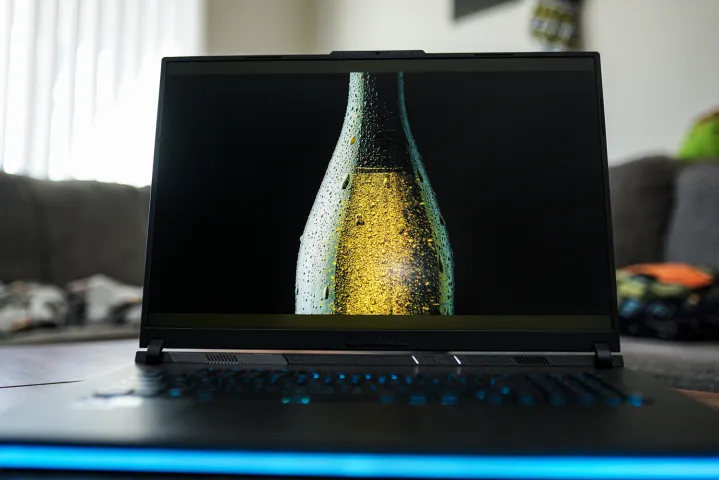 Asus ROG Strix Scar 18 07