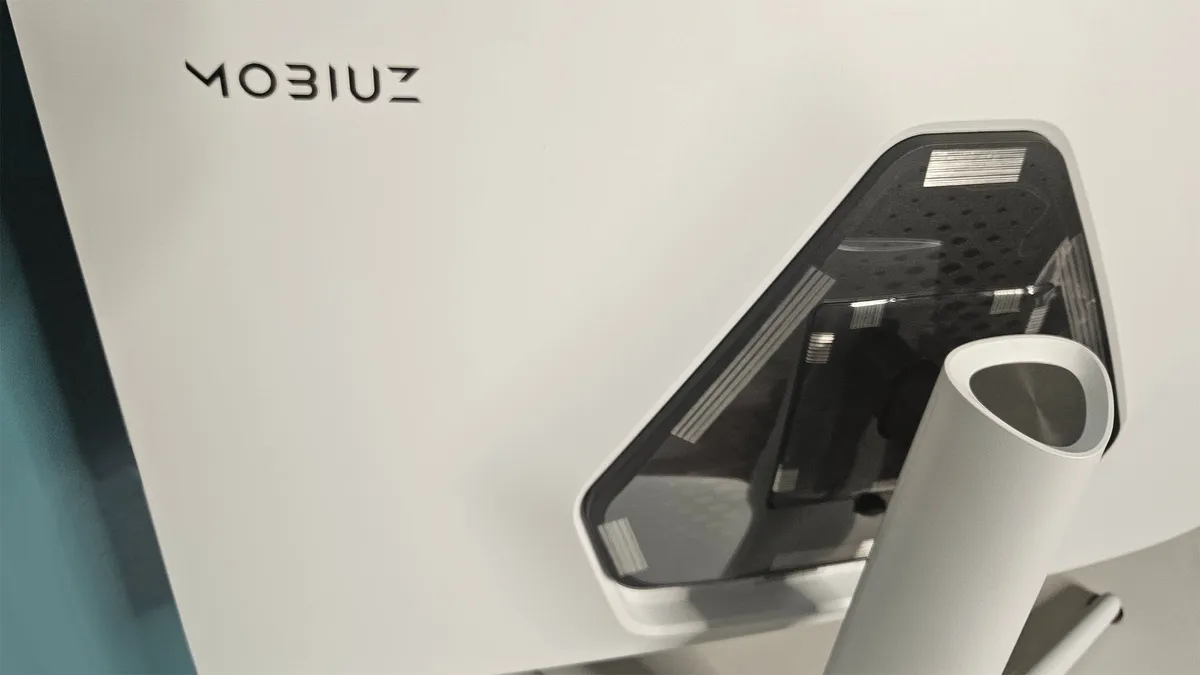 BenQ Mobiuz EX321UX 02