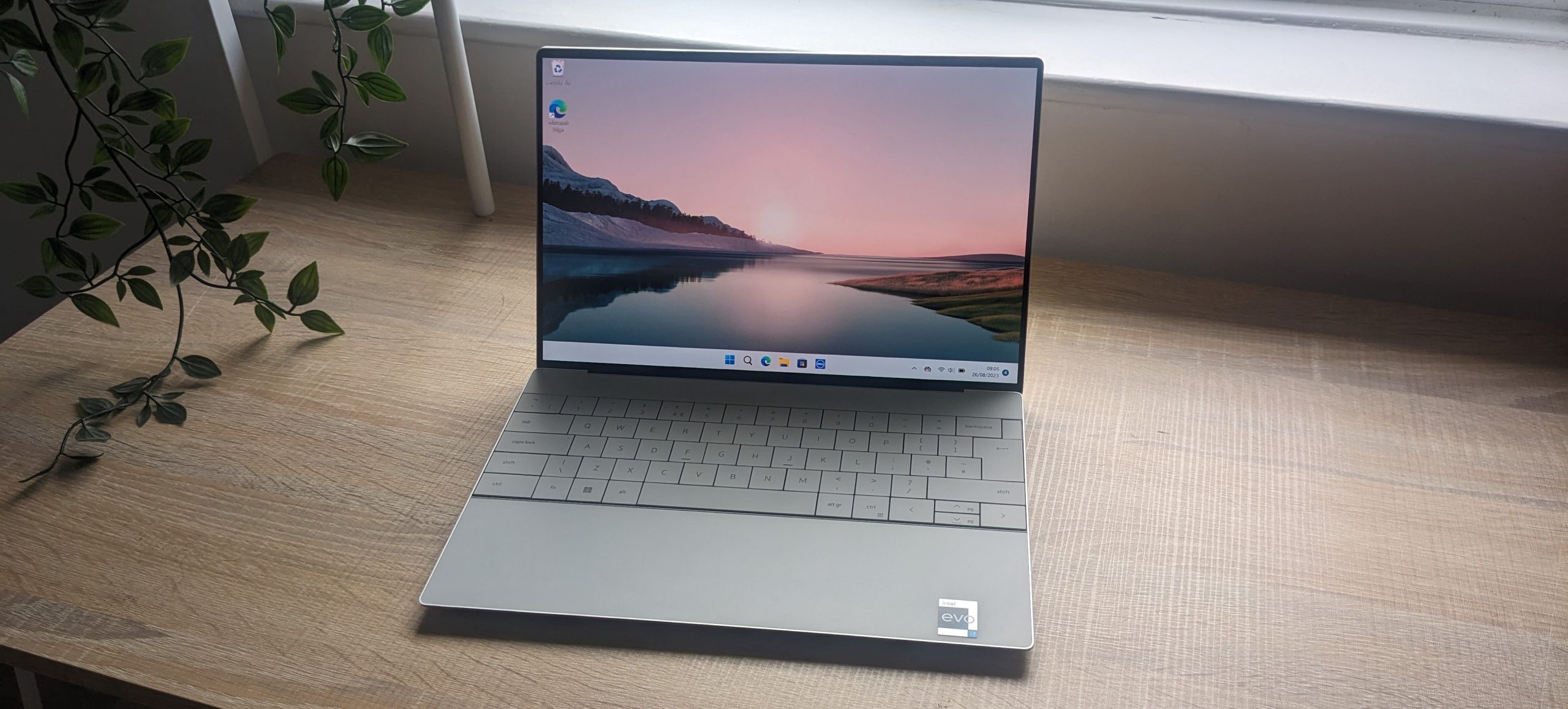 MacBook Pro 14 inch M4 (2024) - Chiếc Laptop chuyên nghiệp hoàn hảo hơn bao giờ hết 60 Dell XPS 13 Plus scaled