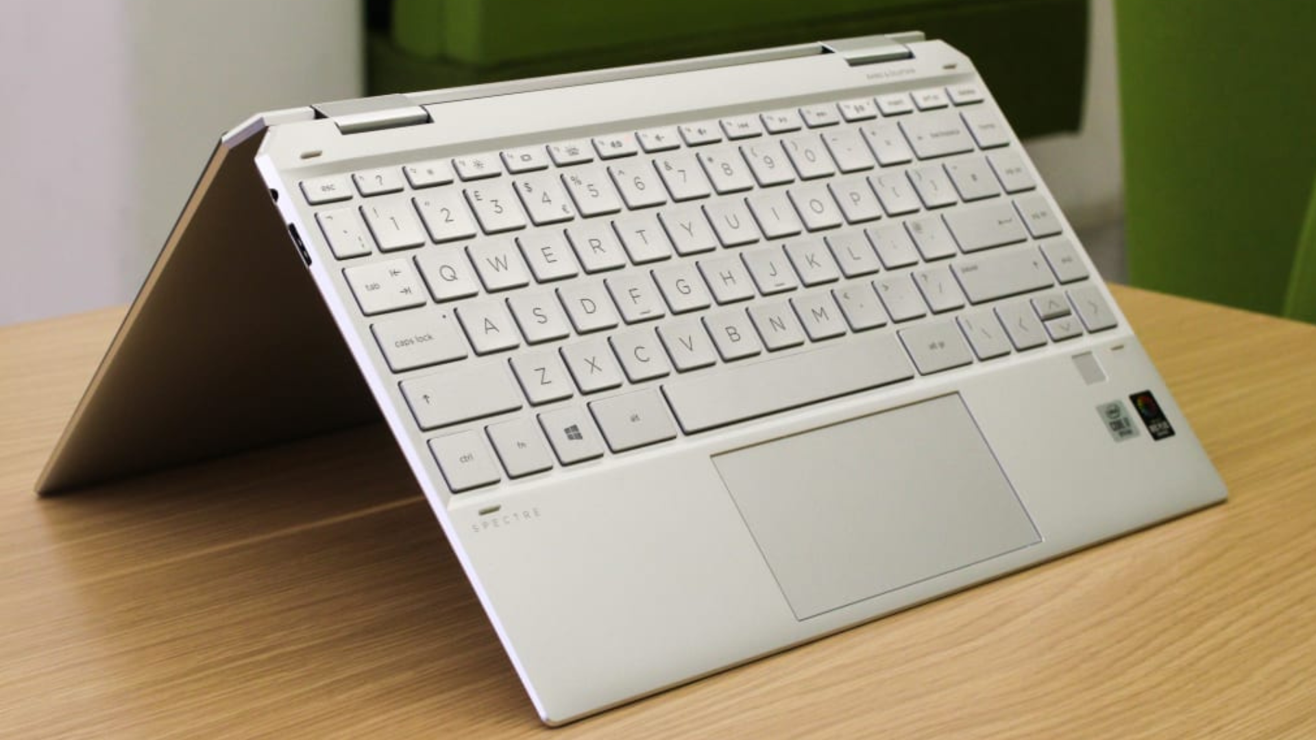 HP Spectre x360 (2021): Sự kết hợp hoàn hảo giữa hiệu năng và phong cách 20 HP Spectre x360 2021 3