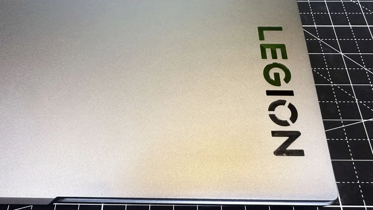 Lenovo Legion 5i 16 Gen 9 09