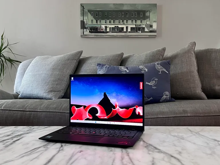 Top những chiếc laptop Lenovo đáng mua nhất năm 2024 - Hiệu năng đỉnh cao, thiết kế ấn tượng 9 Lenovo ThinkPad X1 Carbon Gen 11