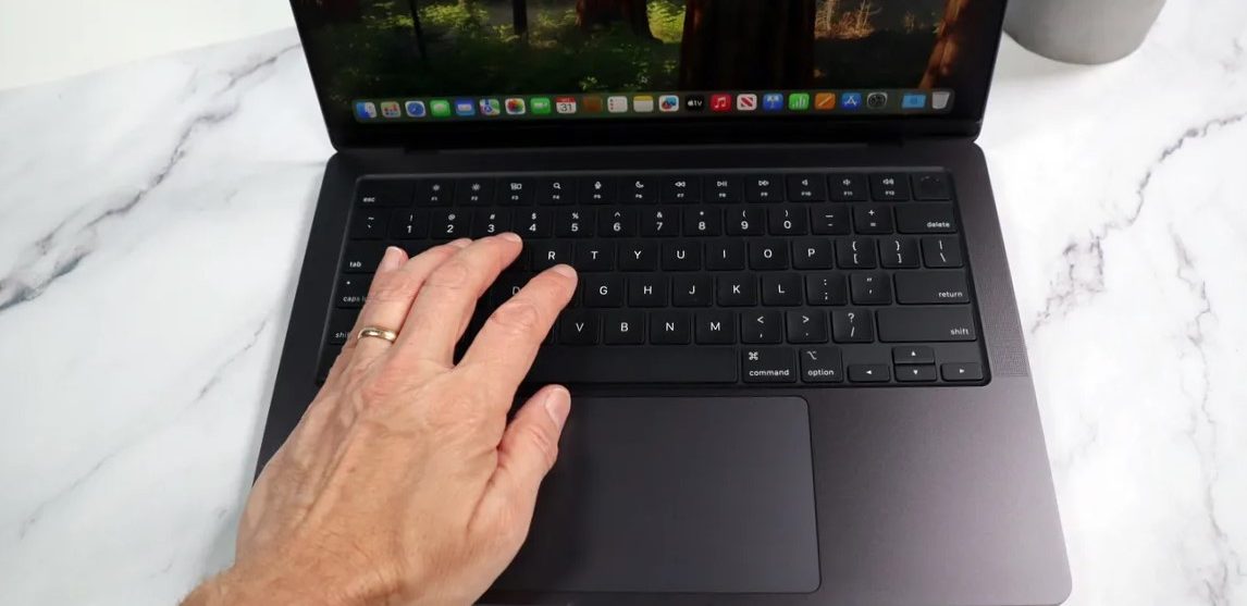 MacBook Pro 14 inch M4 (2024) - Chiếc Laptop chuyên nghiệp hoàn hảo hơn bao giờ hết 39 MacBook Pro 14 inch M4 2024 4 e1731061430246