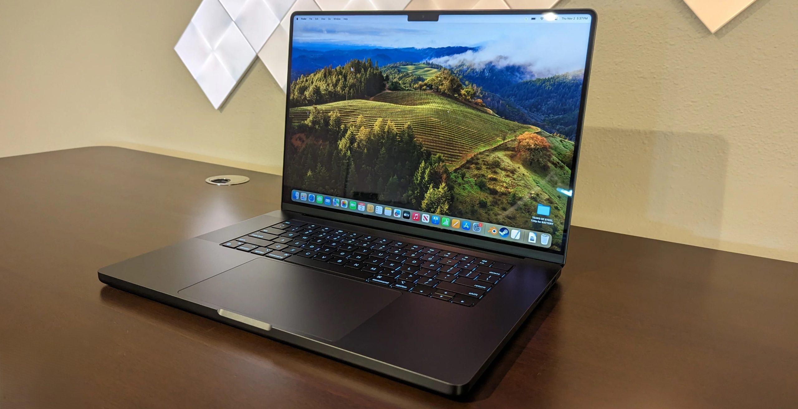 Laptop Ultrabook cao cấp tốt nhất năm 2024 - Sự lựa chọn hoàn hảo cho người dùng sành điệu 27 MacBook Pro 16 inch 2 scaled