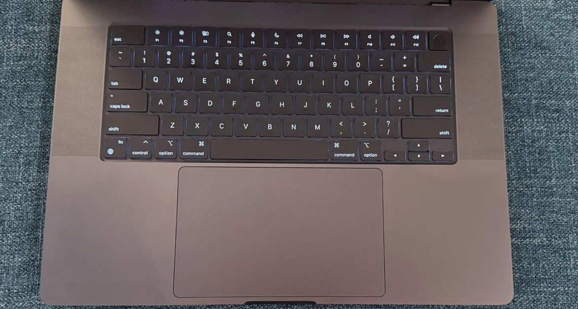 MacBook Pro 16 inch M4 Pro 8