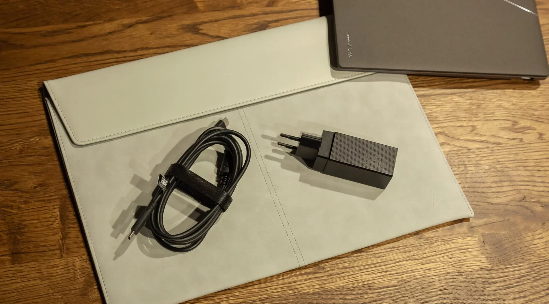 ASUS Zenbook S 14 UX5406SA: Siêu phẩm laptop với sức mạnh từ chip Intel Lunar Lake thế hệ mới 22 Man hinh tren ASUS Zenbook S 14 UX5406SA e1732941287147