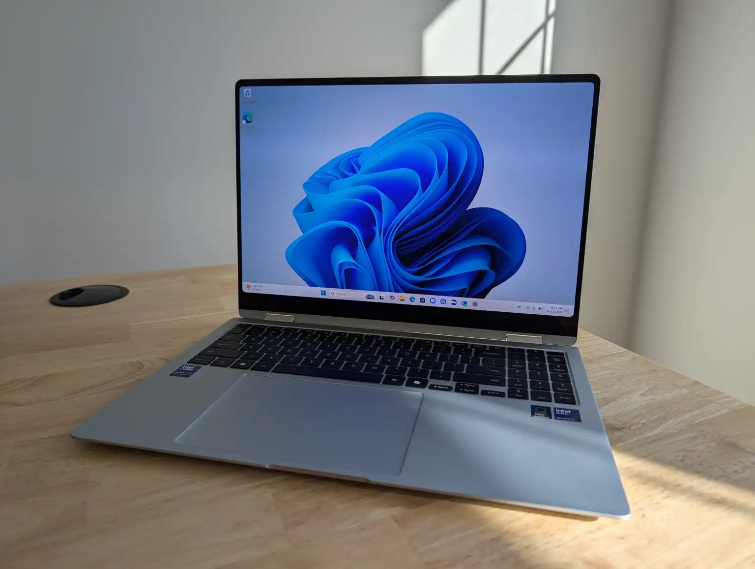 Samsung Galaxy Book5 Pro 360 01