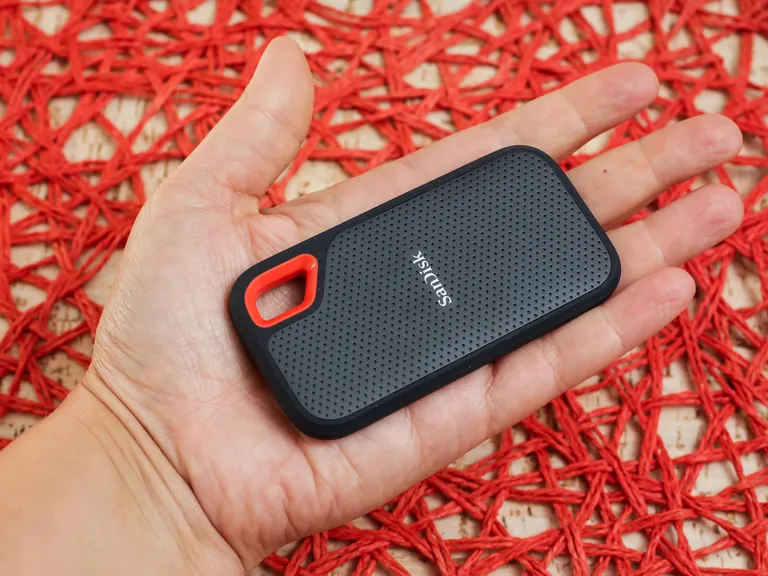 Top ổ cứng ngoài và SSD đáng mua nhất năm 2024: Lựa chọn hoàn hảo cho mọi nhu cầu lưu trữ 19 SanDisk Extreme Portable 1TB SSD