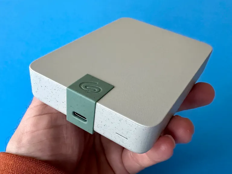 Top ổ cứng ngoài và SSD đáng mua nhất năm 2024: Lựa chọn hoàn hảo cho mọi nhu cầu lưu trữ 30 Seagate Ultra Touch 5TB