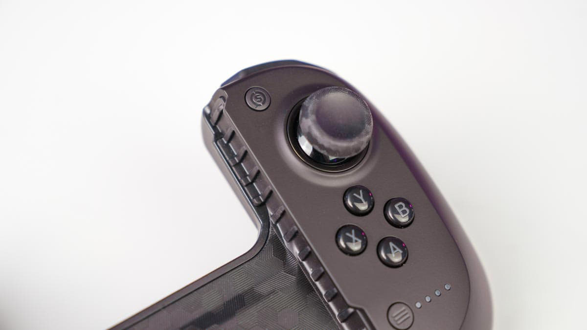 Tay cam choi game Scuf Nomad 04