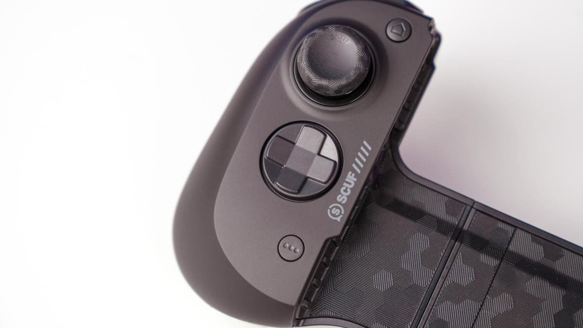 Tay cam choi game Scuf Nomad 05