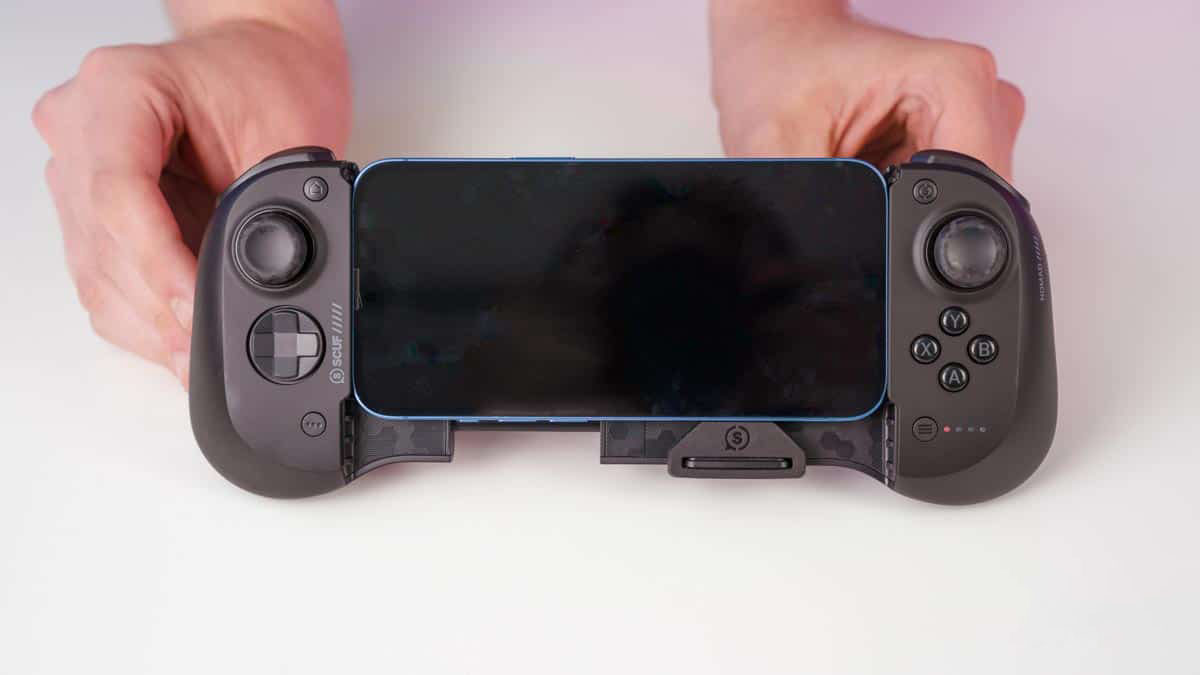 Tay cam choi game Scuf Nomad 07