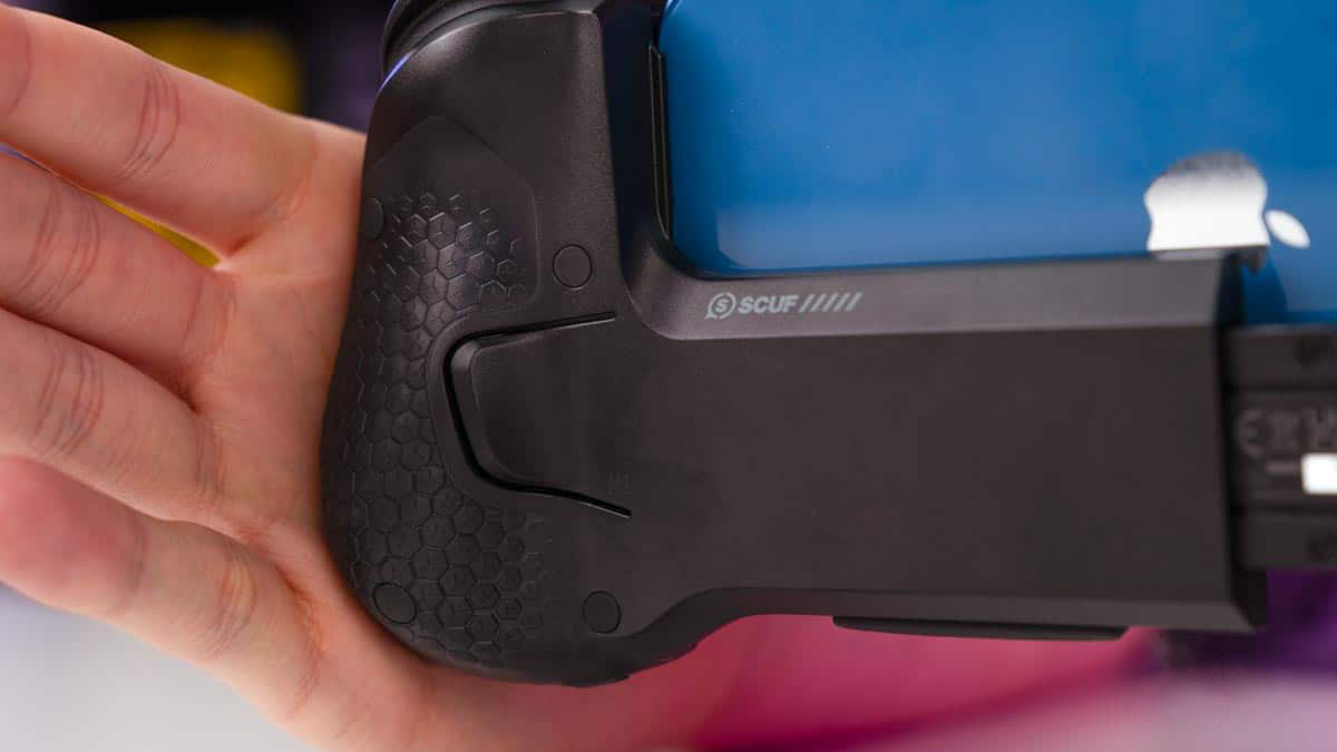 Tay cam choi game Scuf Nomad 09