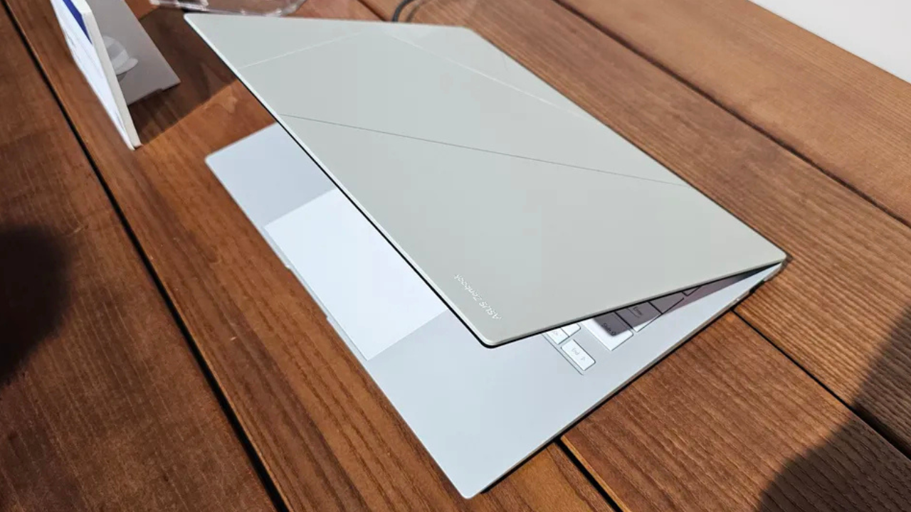 Asus trang bị sức mạnh Intel Lunar Lake cho Zenbook và Vivobook S14 3 Zenbook va Vivobook S14 2