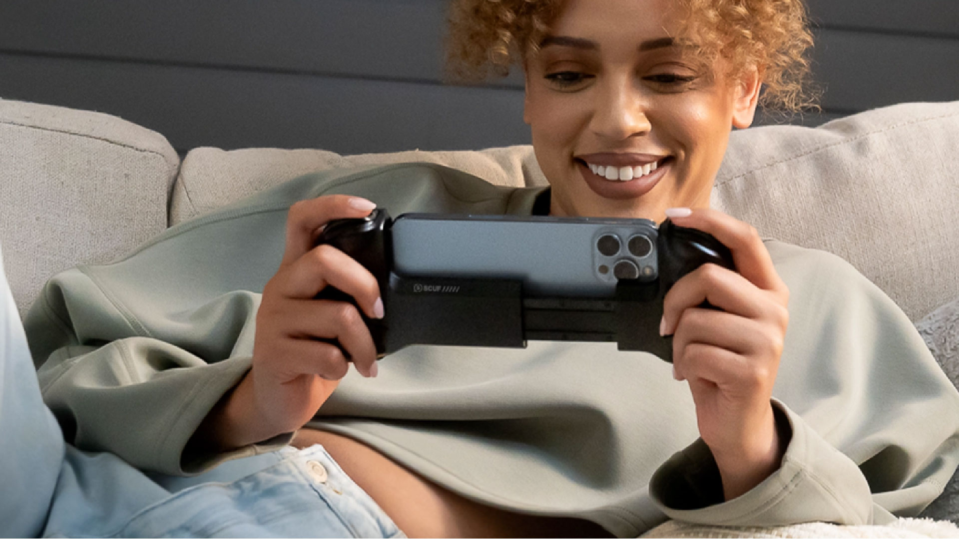 tay cam choi game Scuf Nomad 01 2