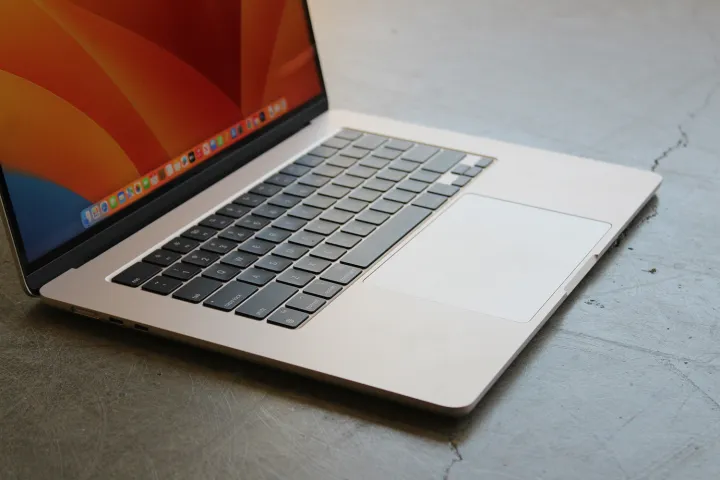 Apple MacBook Air 15 inch 02