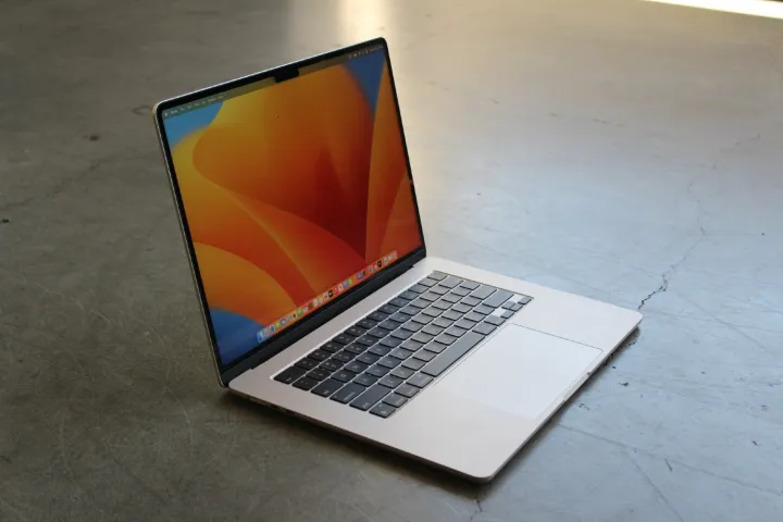 Apple MacBook Air 15 inch 04