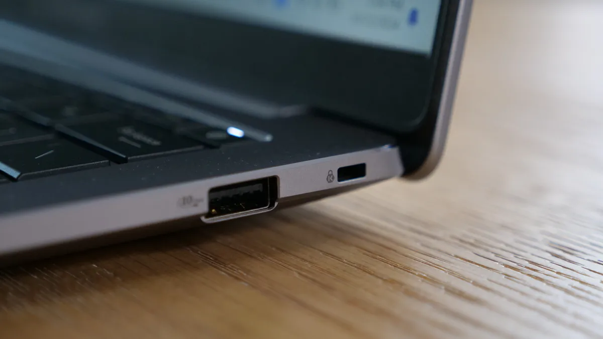 Asus ExpertBook P5 04