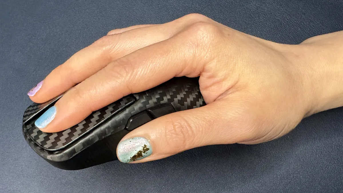 Asus ROG Harpe Ace Extreme 02